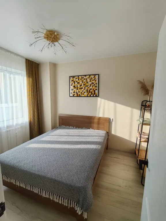 Современная евродвухкомнатная квартира с отдельной спальней в центре