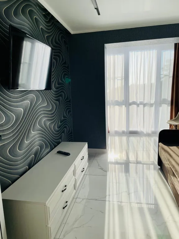 2-комнатная квартира с панорамными окнами и с видом на море