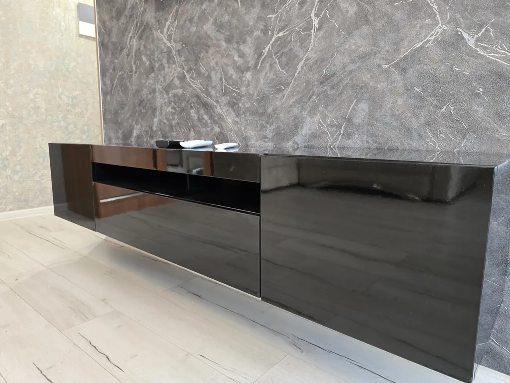 Красивая студия в стиле hi-tech