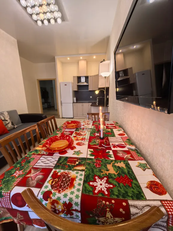 Евродвушка на набережной с видом на Собор для четверых