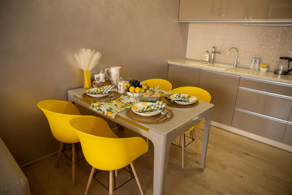 Желтые лимоны