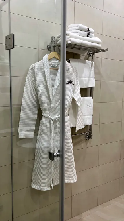 Дом в лесу с теплым бассейном и баней