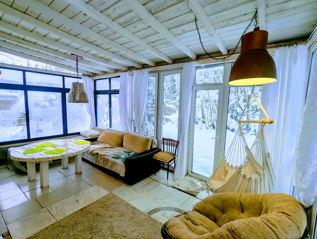 Коттедж Уютный домик с камином и бассейном — Глазово