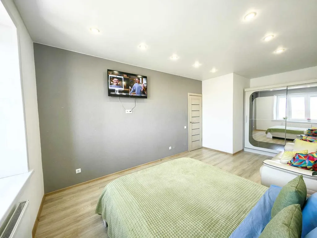 Уютная однокомнатная квартира с просторной лоджией