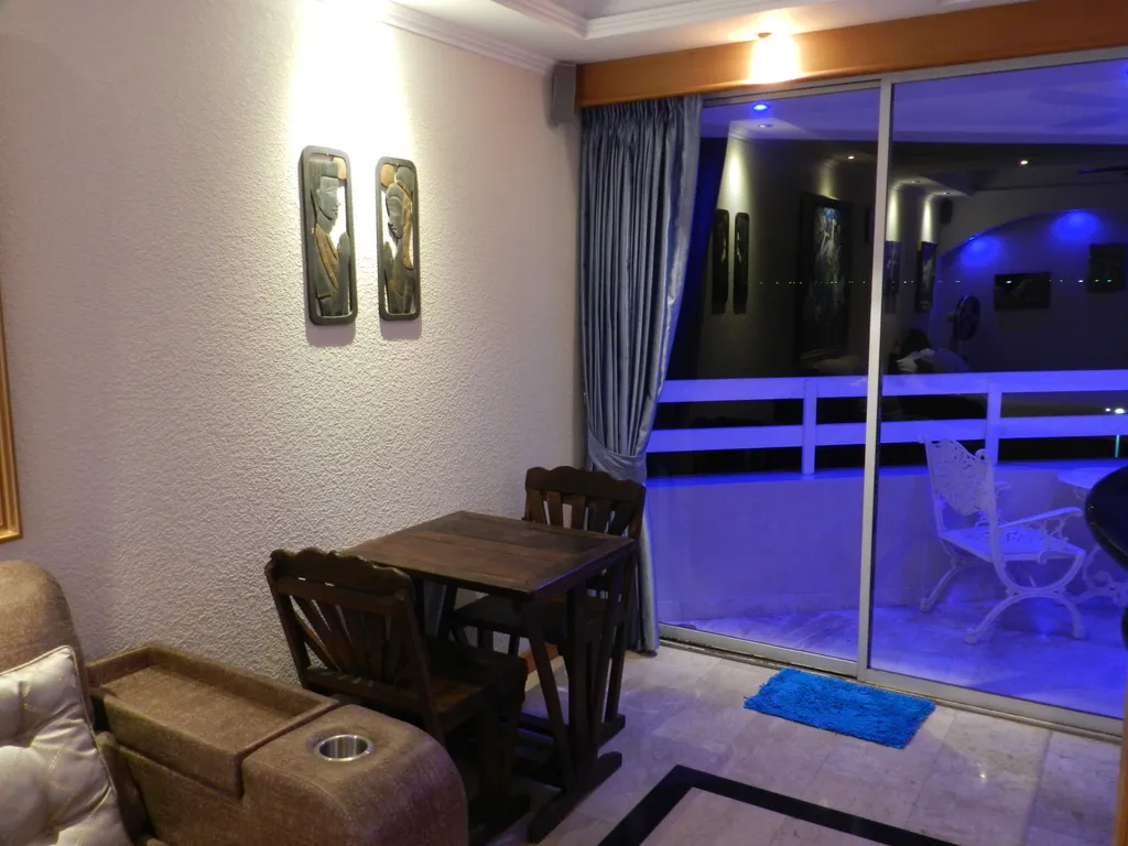 Студия с фронтальным видом на море