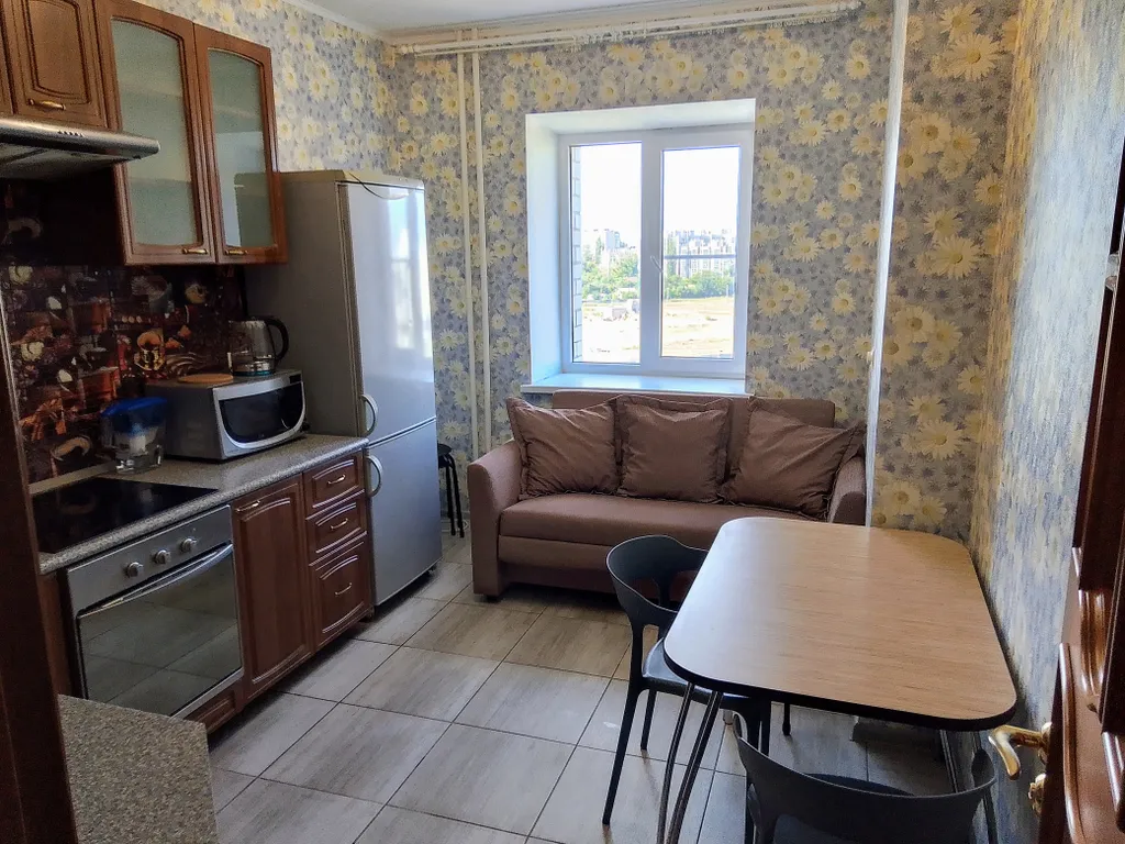 1-Комнатная Уютная, даже диванчик на кухне есть