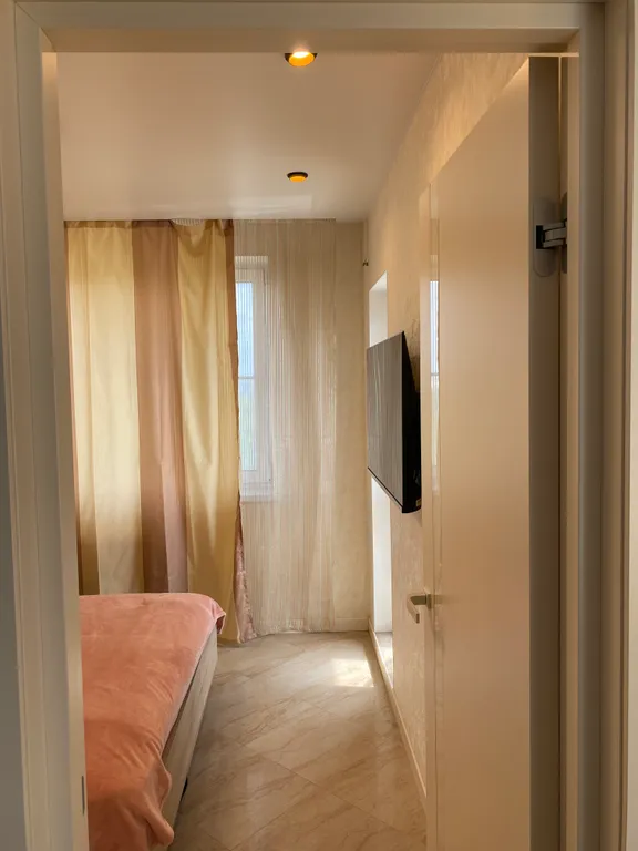 Двухкомнатные апартаменты в новостройке с витражным балконом