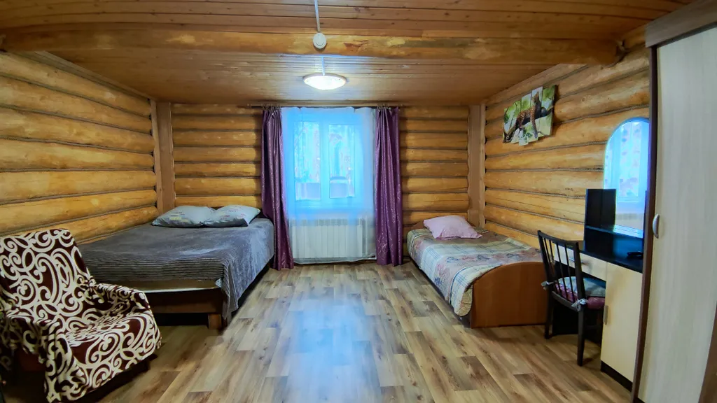 Коттедж Дом с баней, банным чаном, детской площадкой и батутом у озера в сбору — Ланино