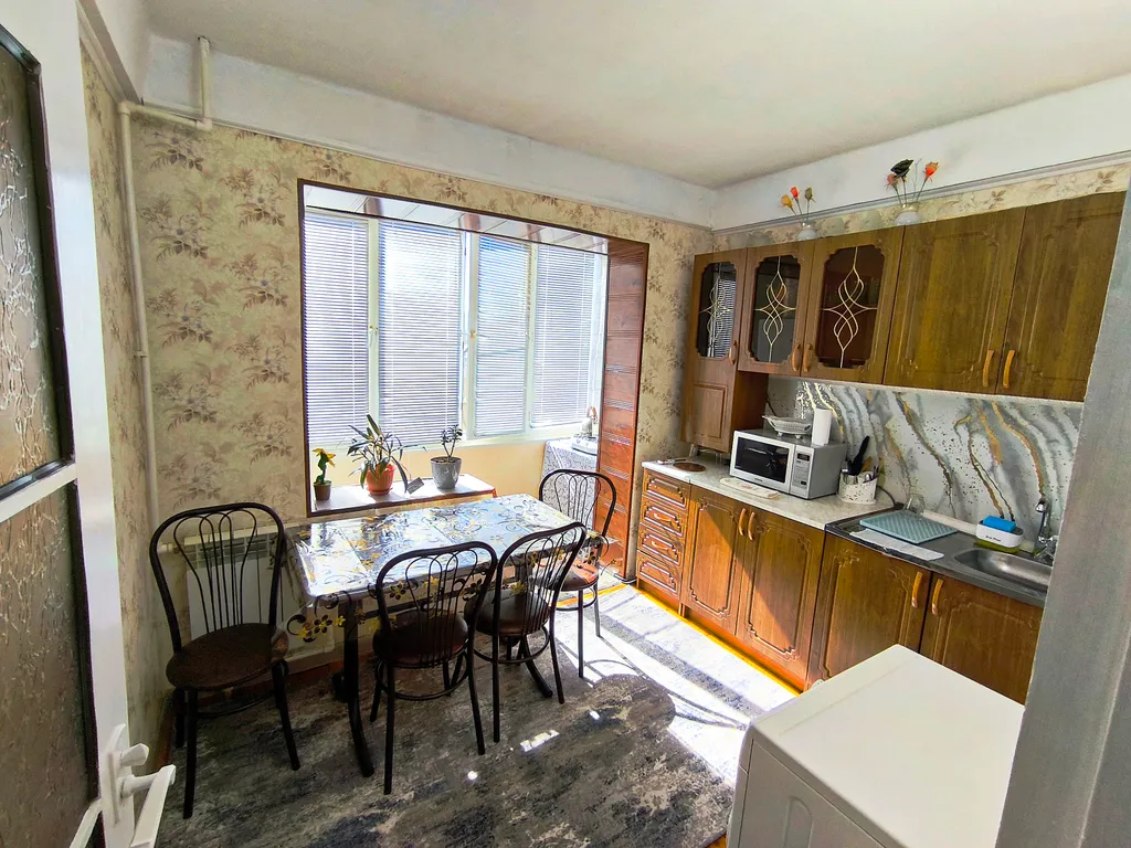 Уютная квартира рядом с морем,и шикарным видом на горы.