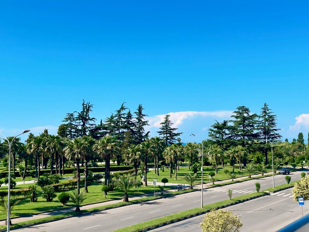 Квартира Тропическая студия, бассейн + парковка, white sails — Батуми