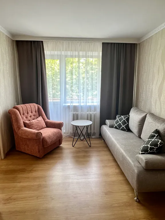 Двухкомнатная квартира у метро грушевка