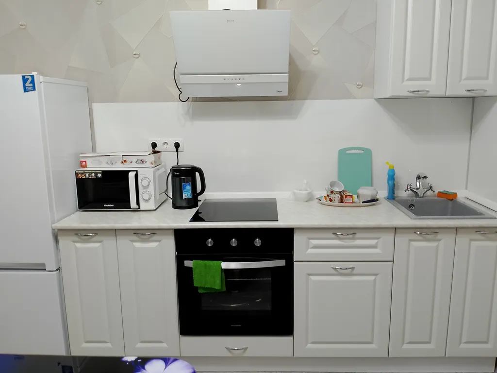 Уютная новая квартира с бесконтактным заселением в 17 мкр Нефтеюганска — аренда посуточно в Нефтеюганск