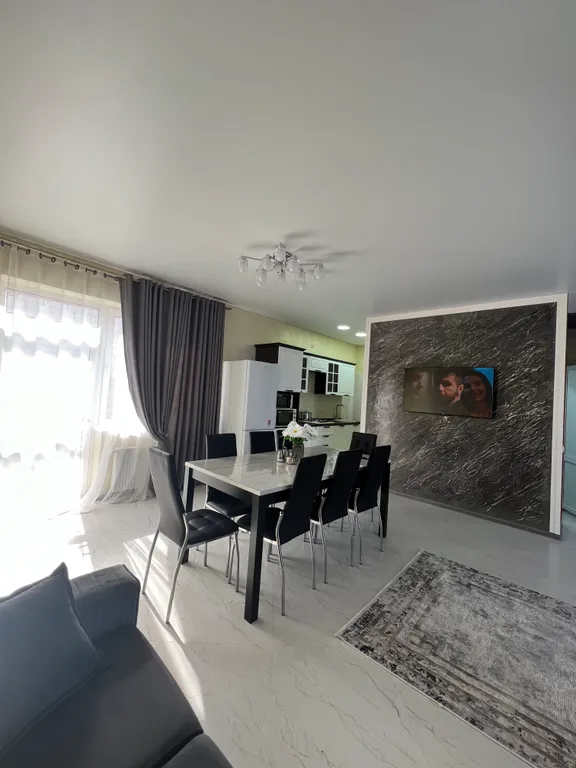 Новый двухэтажный дом на берегу моря, есть все необходимое