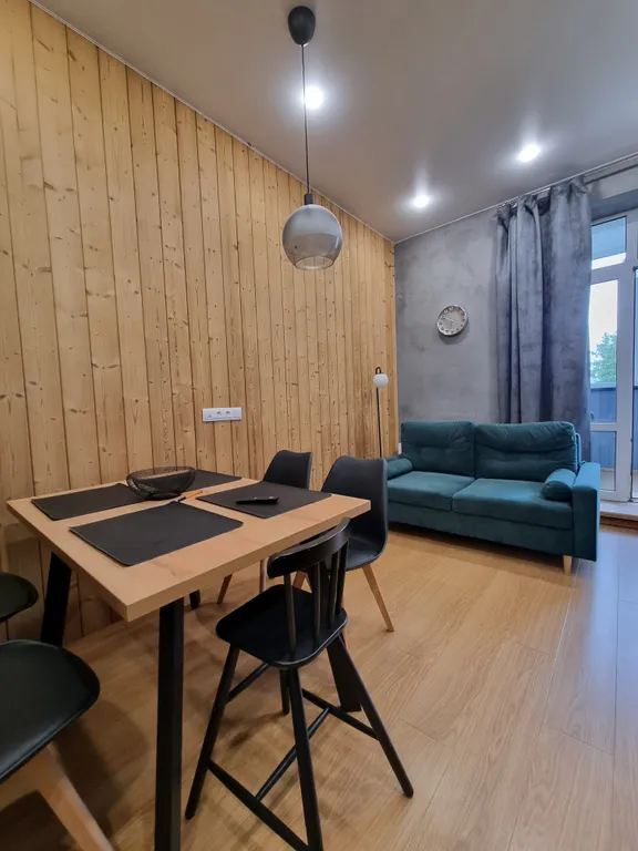 Современные апартаменты с джакузи у озера