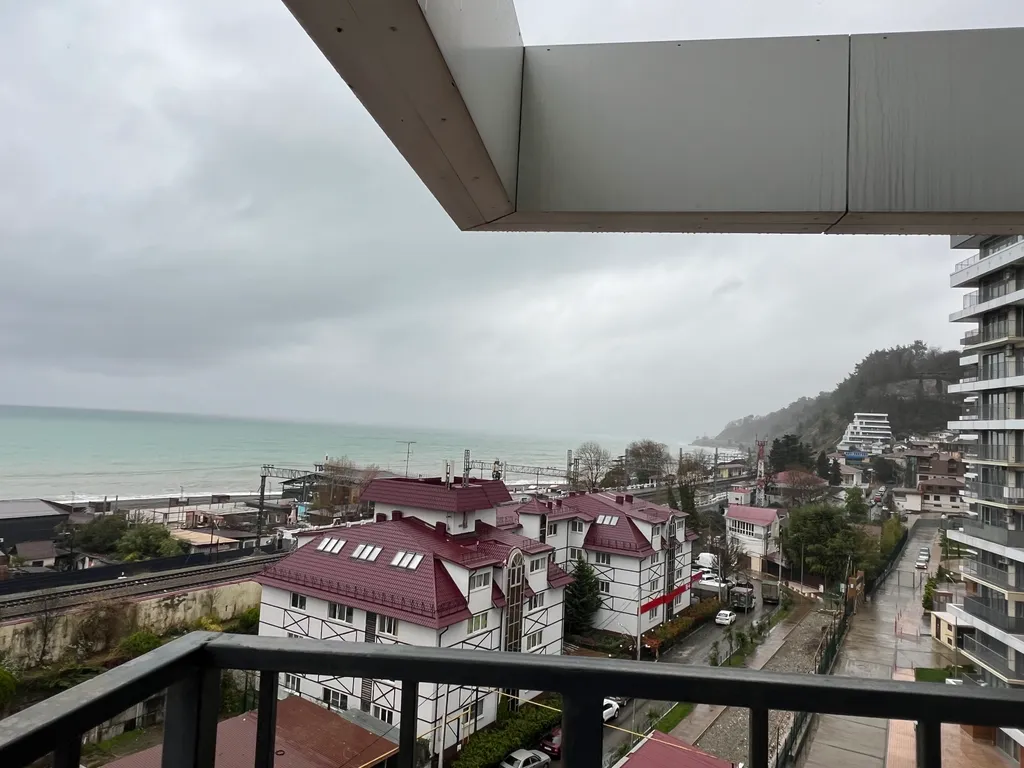 Квартира с двумя открытыми балконами и видом на море