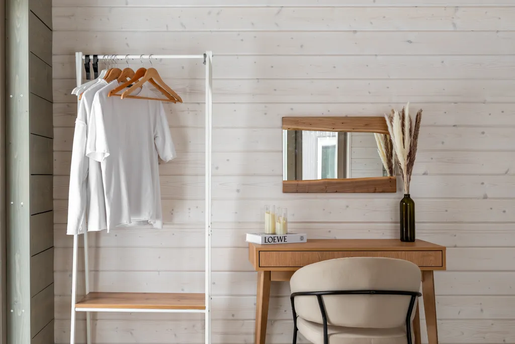 Уютный дом с панорамными окнами и видом на природу