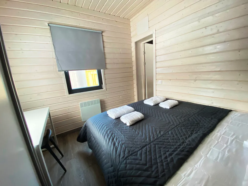 Новый комфортабельный дом для отдыха на берегу лесного озера