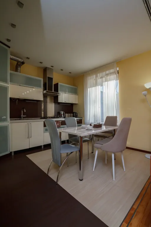 Сталинка в центре, в пешей доступности парк и вокзал