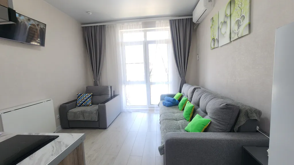 Уютная студия с видом на бассеин