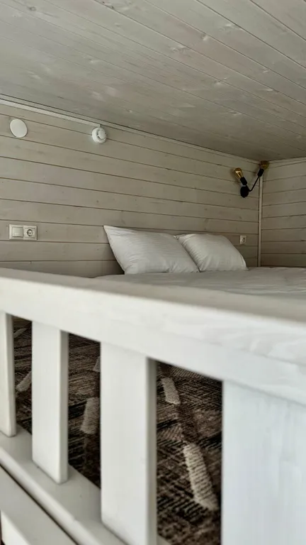 Шале с террасой на берегу реки