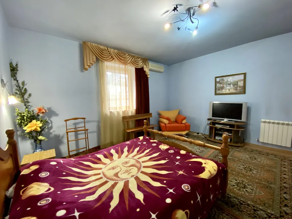 Дом в центре с видом на море