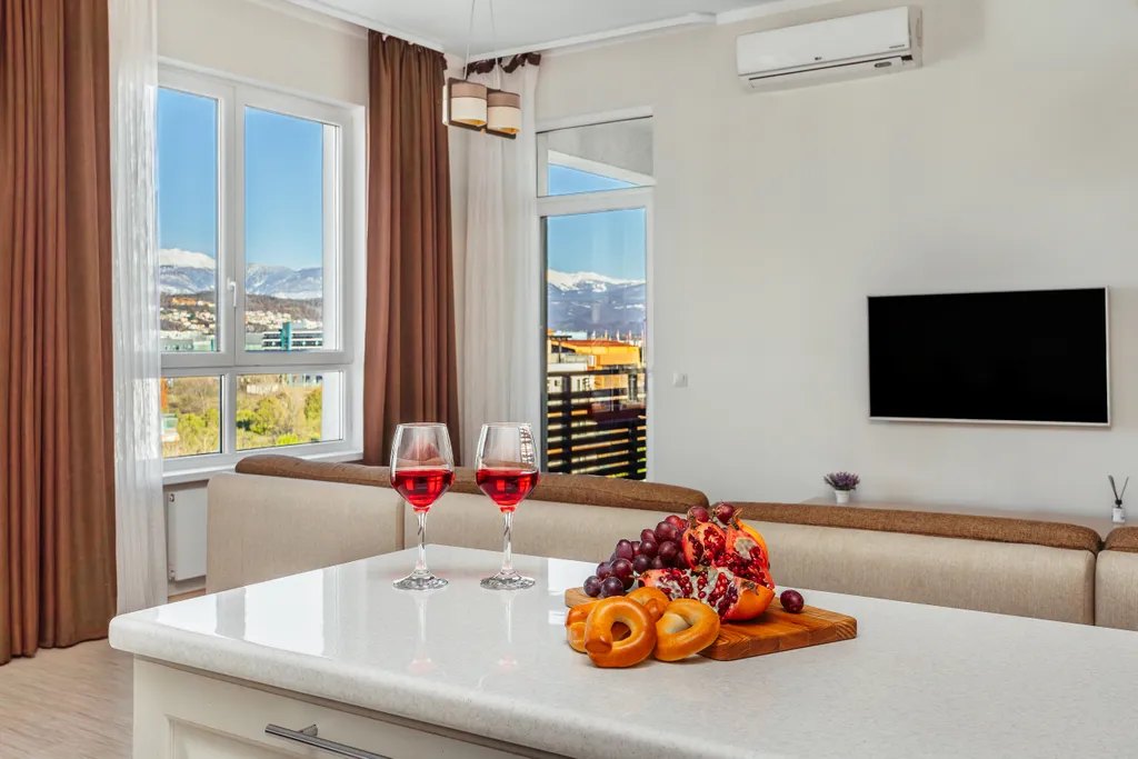 Большая квартира у моря с видом на горы