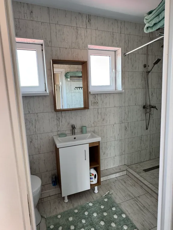 Дом с отдельным въездом и двором