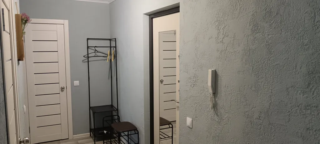 Уютная двухкомнатная квартира с хорошим ремонтом в тихом районе