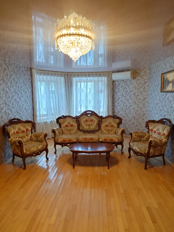 Просторная 4-х комнатная квартира в центре города