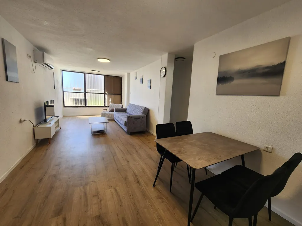 Комфортная трёхкомнатная квартира с видом на море на Анавиим