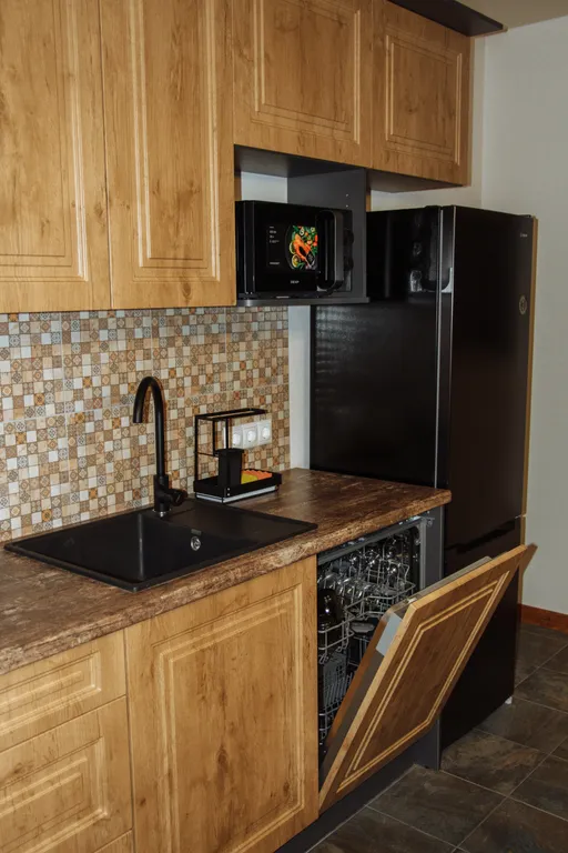 Уютный коттедж в сосновом лесу с видом на озеро