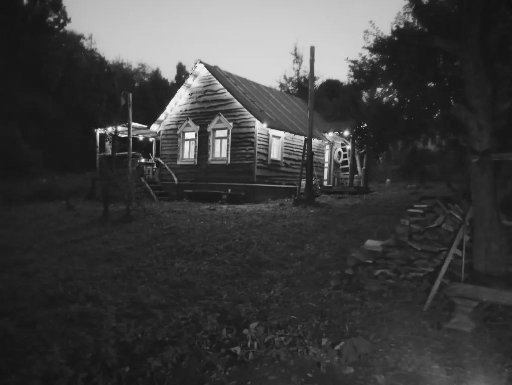 Изба с уютом детства, деревенский дом с баней и русским бытом