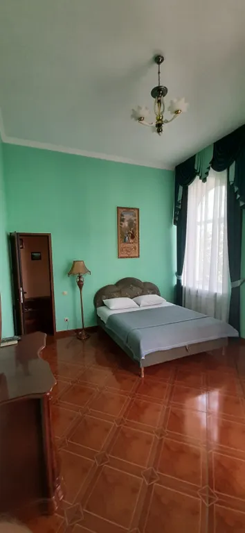 Двухкомнатная квартира в историческом центре набережной Ялты