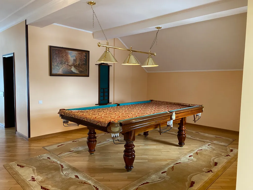 Особняк у моря с баней и бильярдом