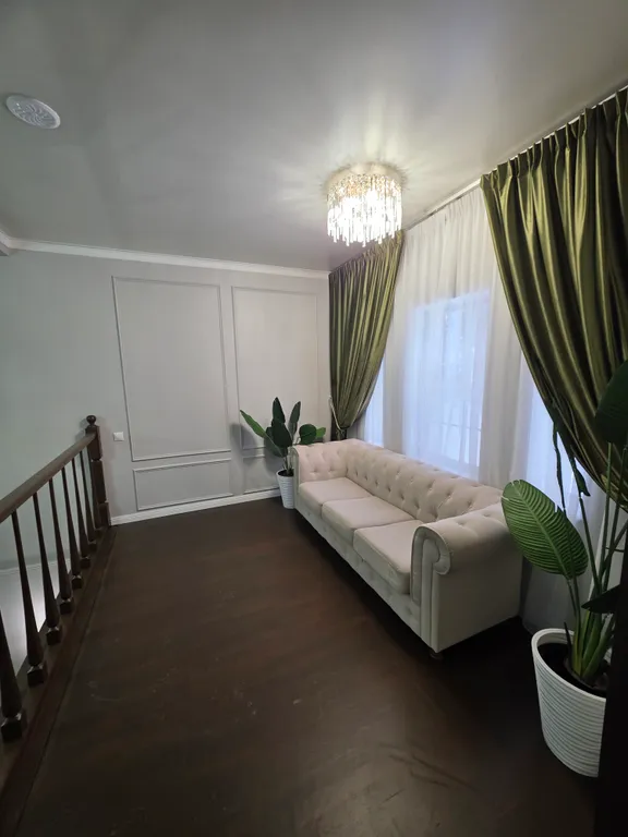 Загородный дом с бассейном и банкетным залом