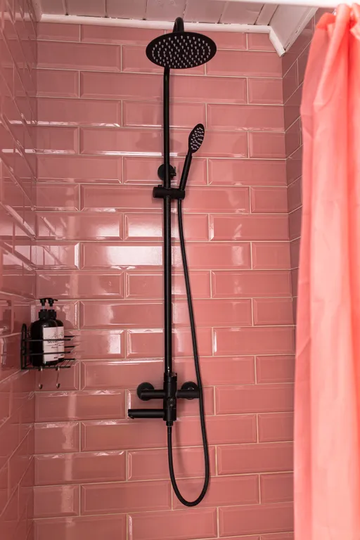 Дом с баней и чаном у леса