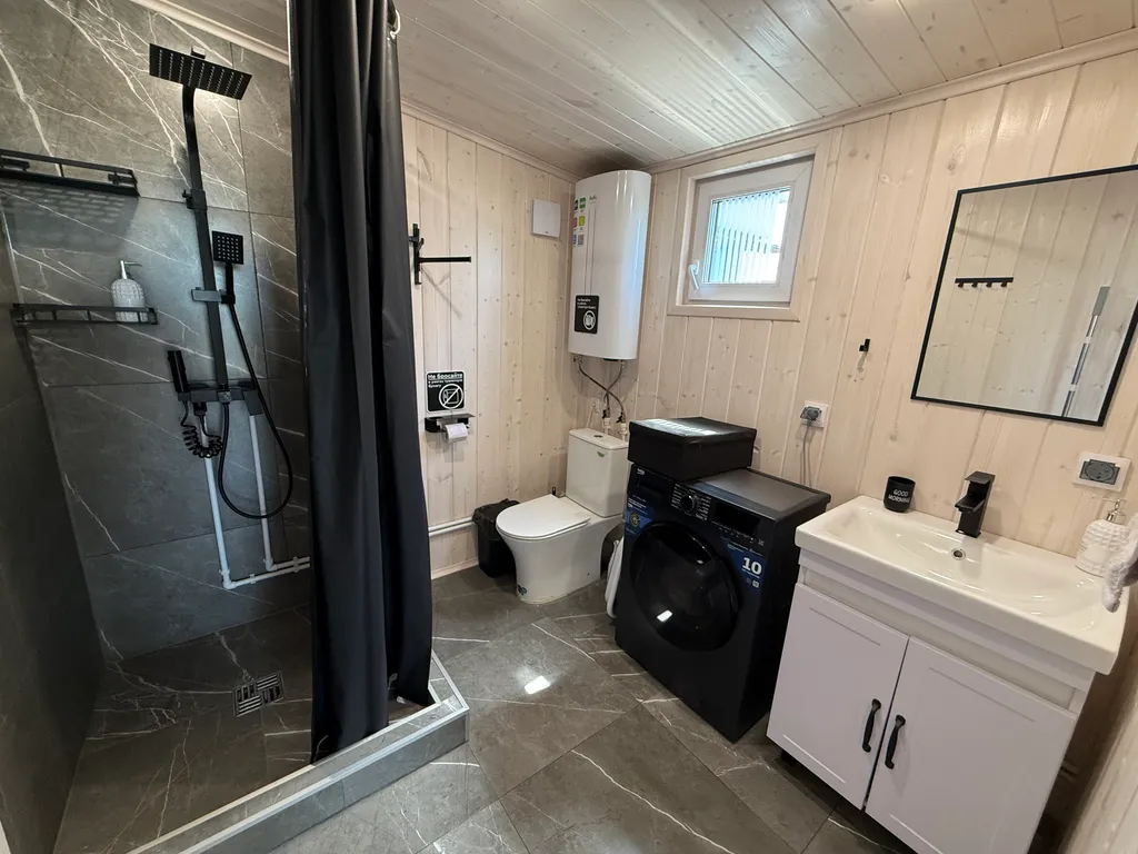 Коттедж с баней и бассейном и видом на море и аэропорт