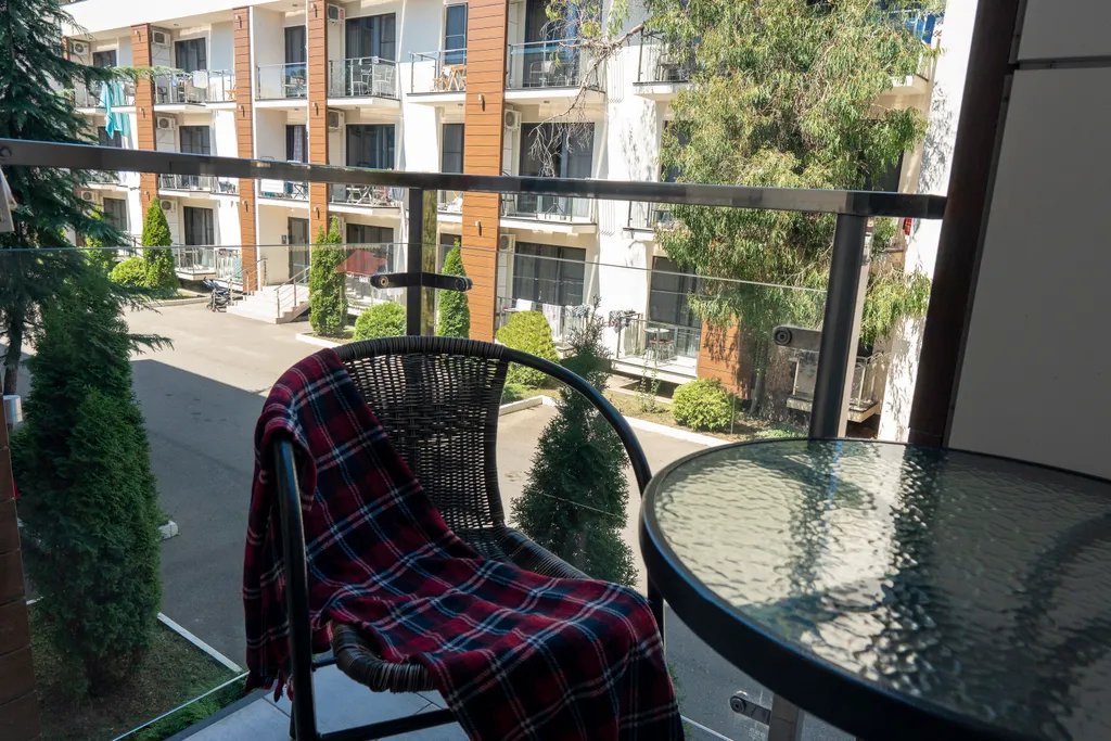 Трехместные апартаменты с балконом рядом с морем