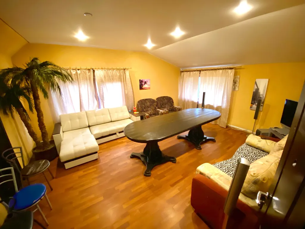 Коттедж Коттедж с сауной и бассейном — Коммунар