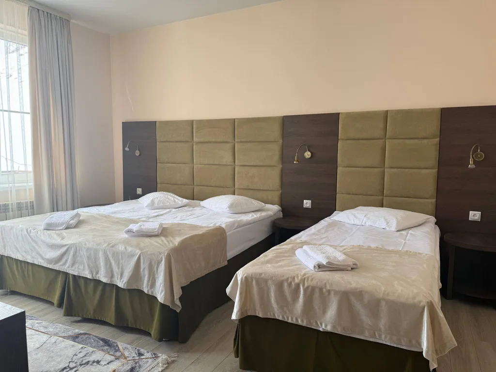 Квартира Стандартный трёхместный номер с видом на горы — аренда посуточно в Терскол