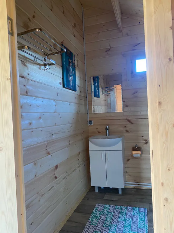 Домик на берегу Камского моря