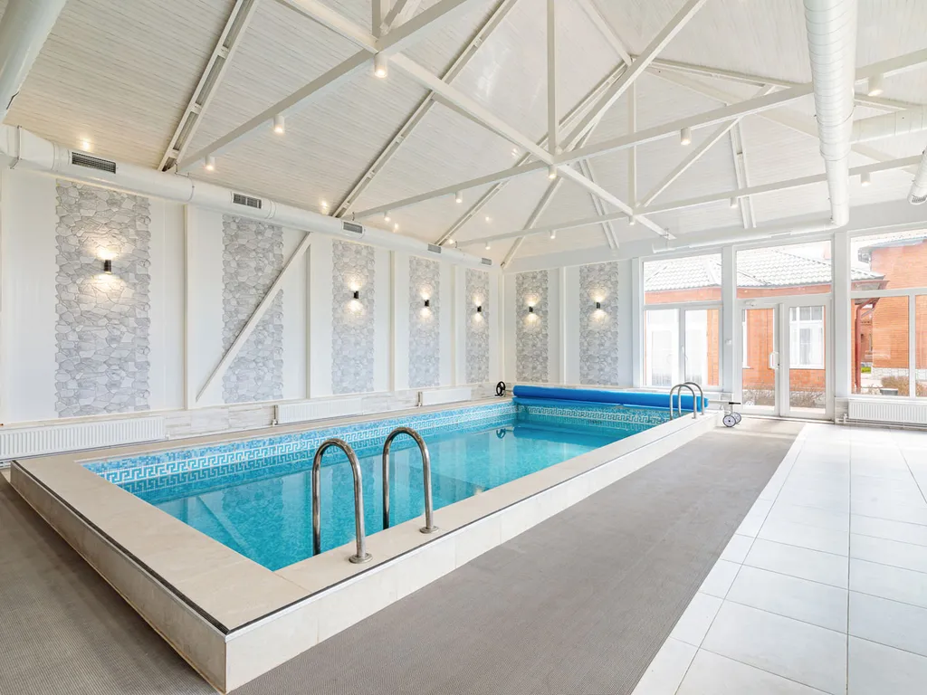 Дом с бассейнами и банкетным залом на Дмитровском шоссе