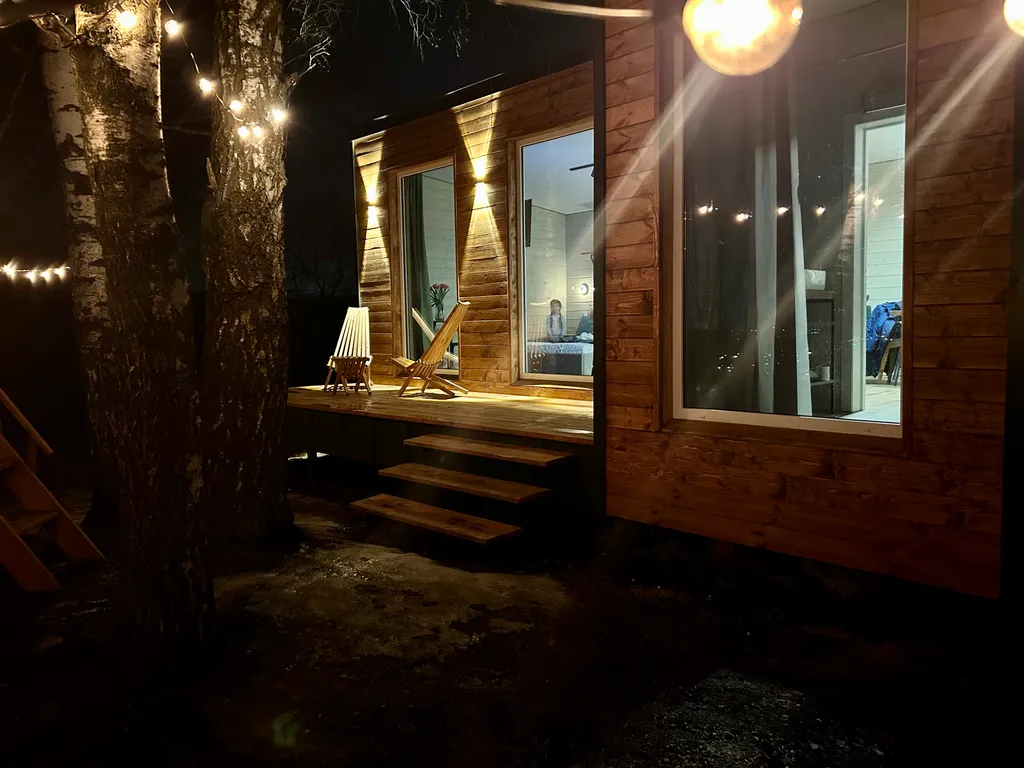 Дом с чаном на берегу реки