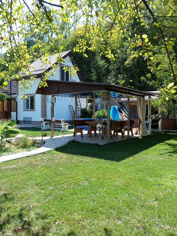 Уютный домик у леса рядом с городом