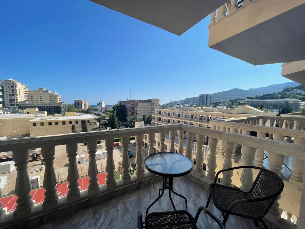 Просторная новая квартира с дизайнерским ремонтом и восхитительным пан