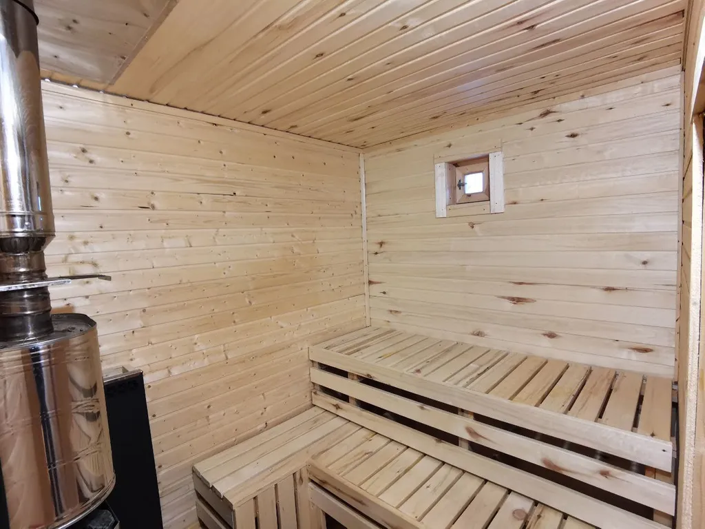 Уединённый загородный дом с баней на большом участке