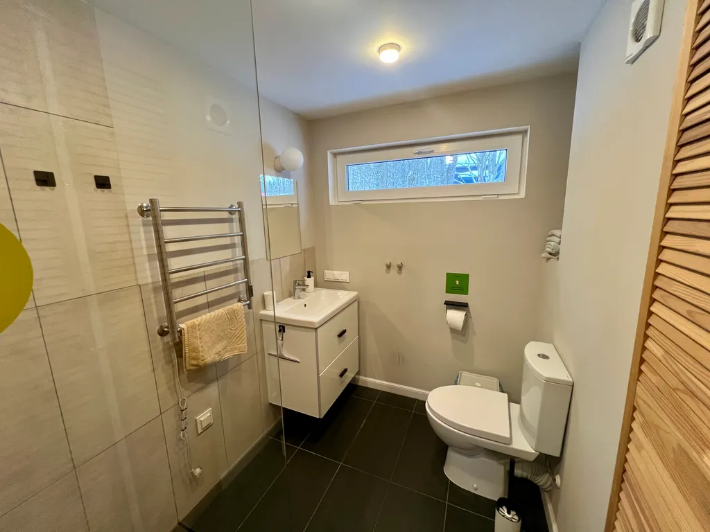 Зеленый домик в поле