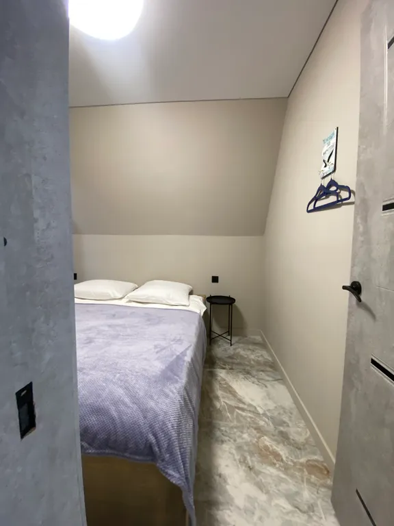 Дом на озере с бассейном