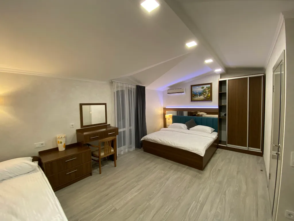 Уютный двухэтажный коттедж в самом центре