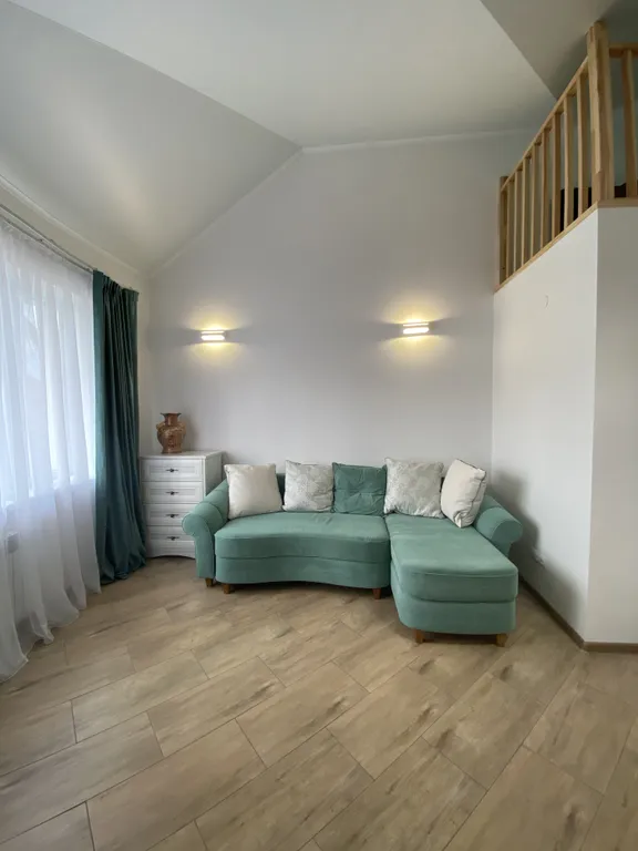 Двухуровневые апартаменты у озера и моря